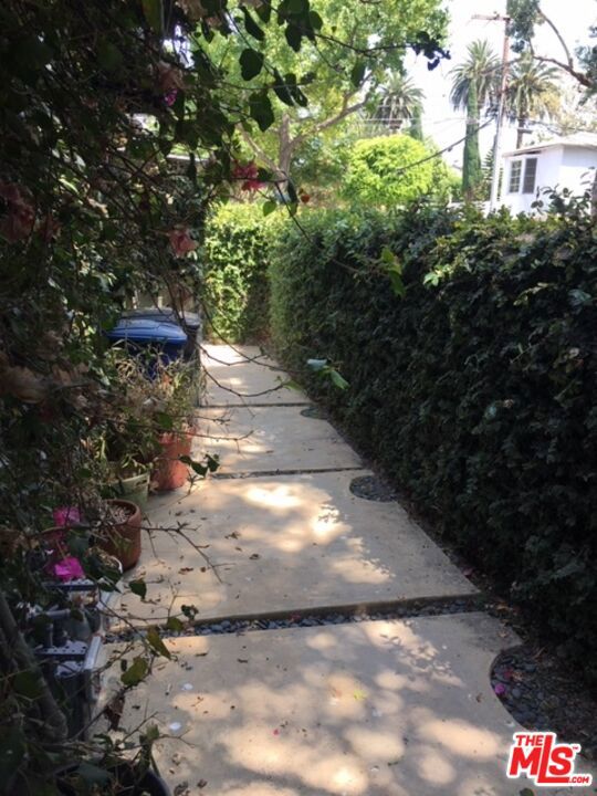 Residential Lease for rent at 8715 Sherwood Drive, West Hollywood CA featuring 1 bed and 1 bath