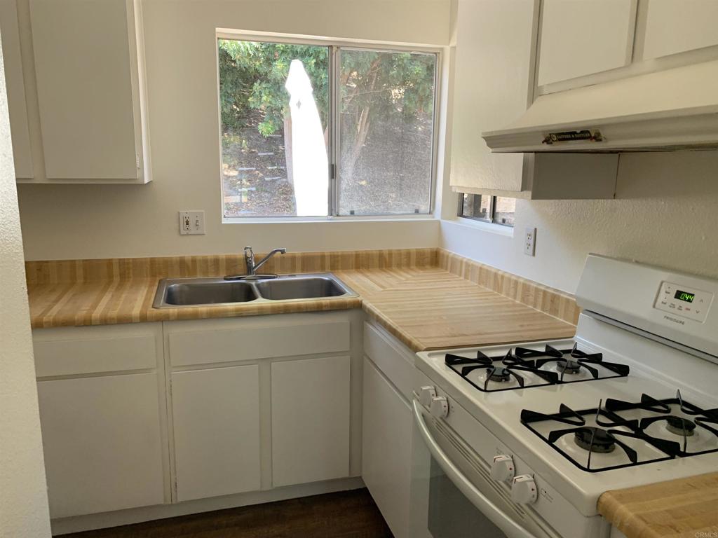 Residential Lease for rent at 4554 Quailridge Drive, Oceanside CA featuring 2 beds and 1 bath