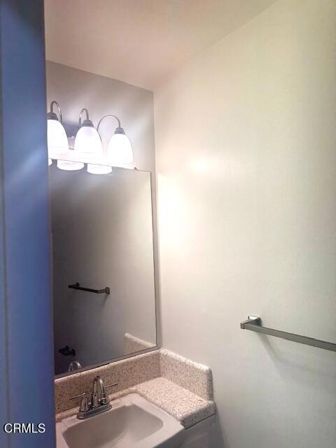 Residential Lease for rent at 138 S Bryn Mawr Street 6, Ventura, Ventura County CA featuring 3 beds and 2 baths