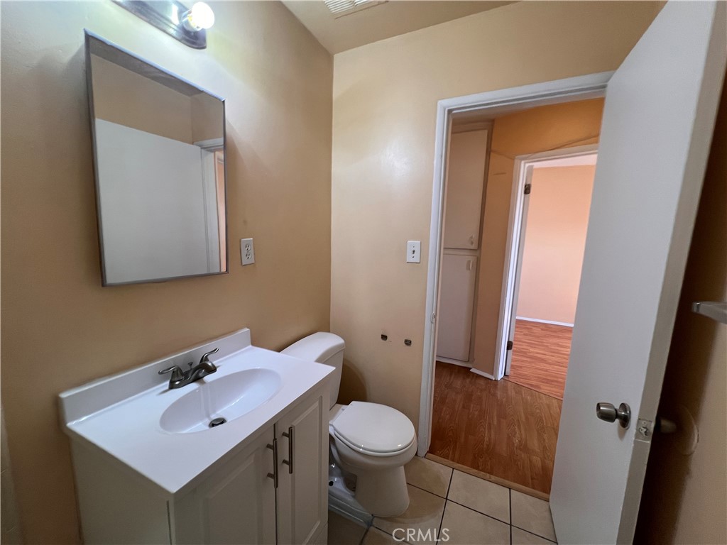 Residential Lease for rent at 4387 W 134th Street F, Hawthorne CA featuring 2 beds and 1 bath