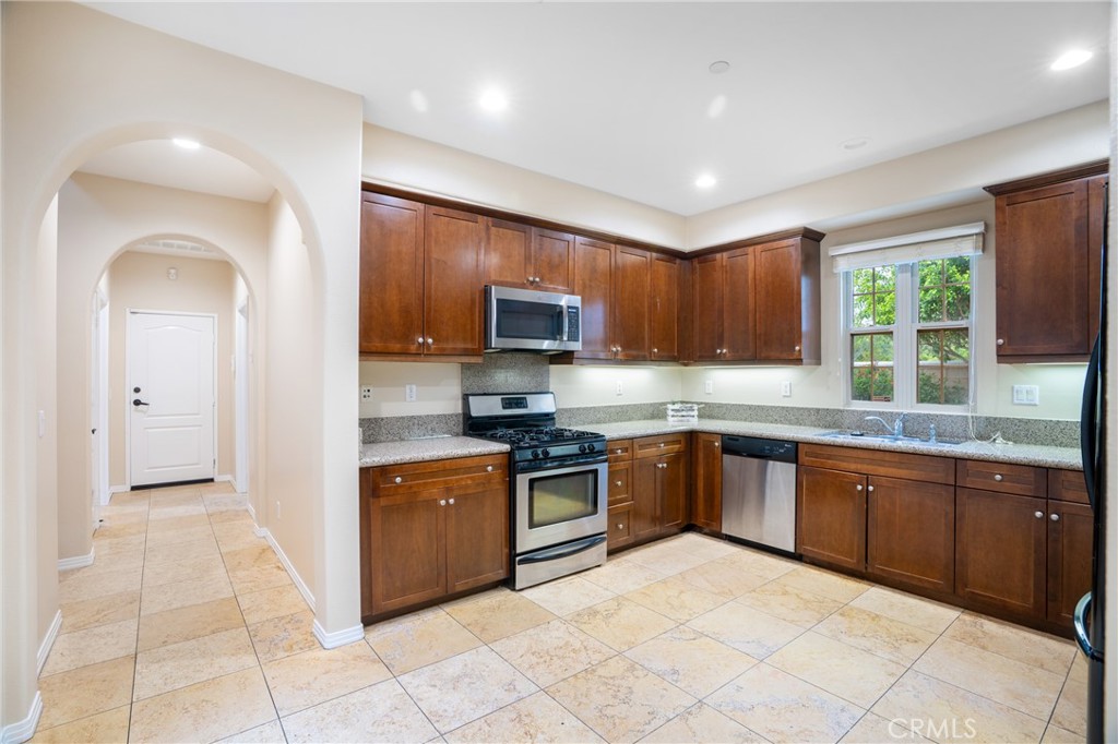 Residential Lease for rent at 121 Spanish Lace, Irvine CA featuring 3 beds and 3 baths