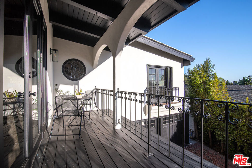 Residential Lease for rent at 9265 Thrush Way, Los Angeles CA featuring 3 beds and 4 baths