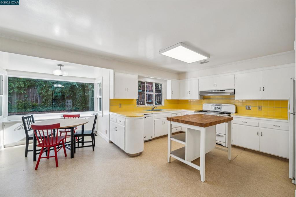Residential Lease for rent at 818 Solana, Lafayette CA featuring 3 beds and 2 baths