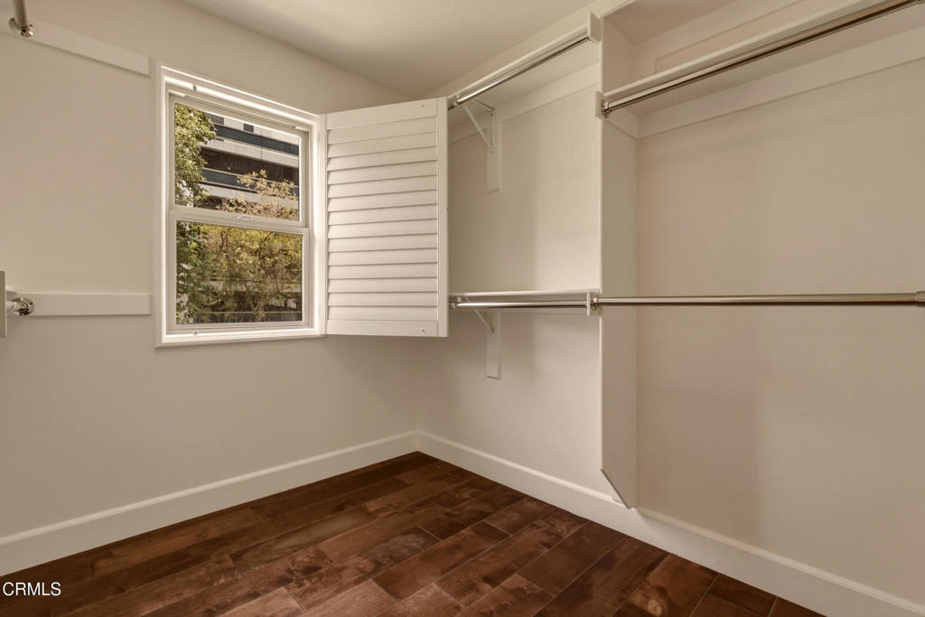 Residential Lease for rent at 664 S Mansfield Avenue, Los Angeles, Los Angeles County CA featuring 3 beds and 3 baths