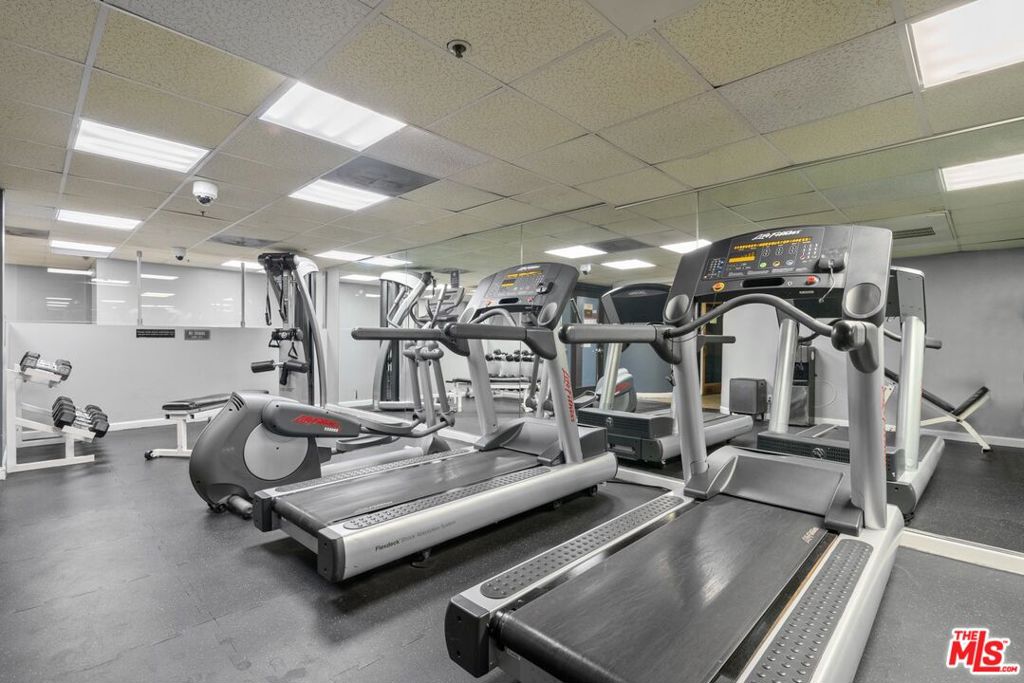 Residential Lease for rent at 345 S Alexandria Avenue 304, Los Angeles, Los Angeles County CA featuring 1 bed and 1 bath