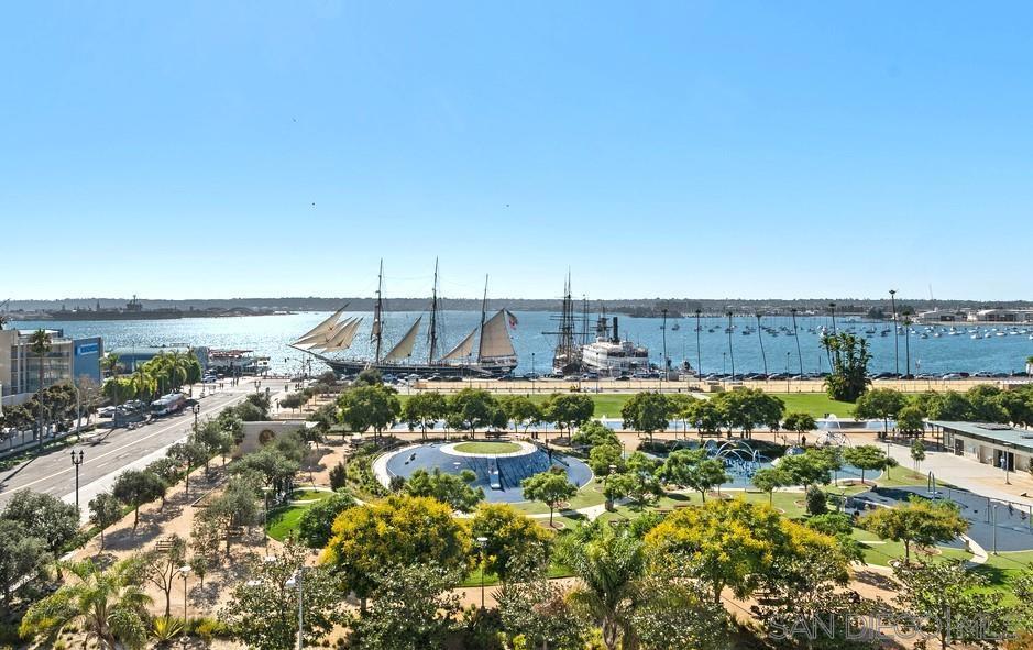 Residential Lease for rent at 825 W Beech St 301, San Diego, San Diego County CA featuring 2 beds and 3 baths