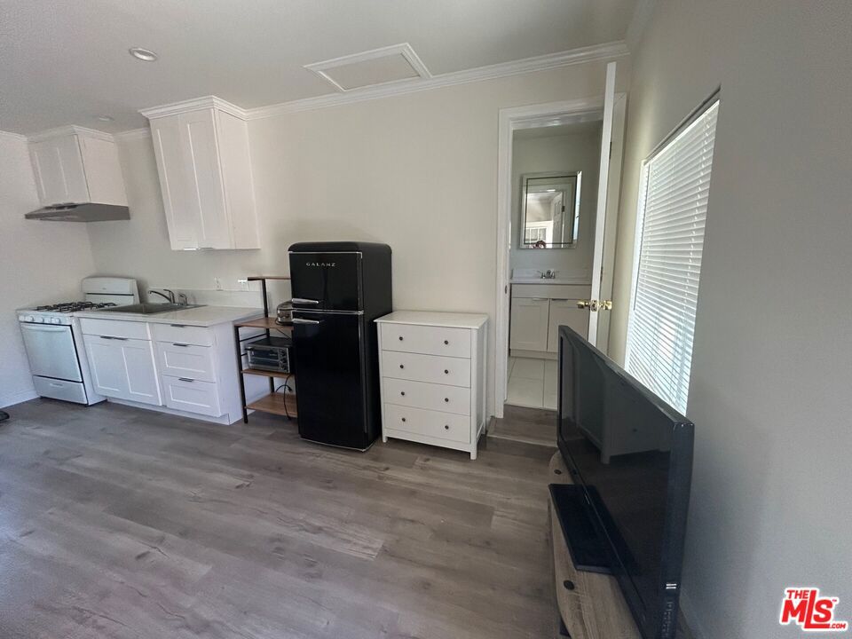 Residential Lease for rent at 4826 Coolidge Avenue B, Culver City, Los Angeles County CA and 1 bath