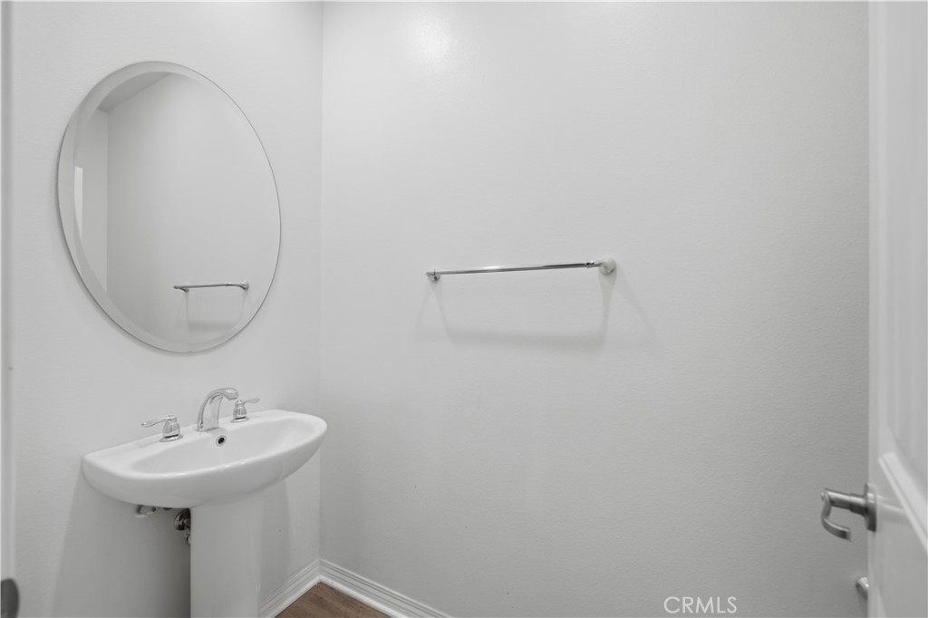 Residential Lease for rent at 40319 Calle Real, Murrieta, Riverside County CA featuring 3 beds and 3 baths