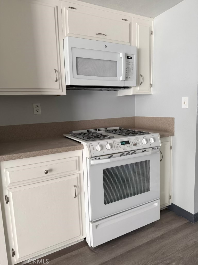 Residential Lease for rent at 936 Pinon, Barstow, San Bernardino County CA featuring 4 beds and 2 baths