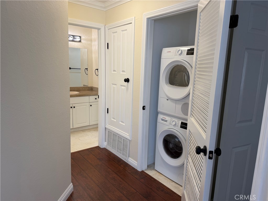 Residential Lease for rent at 3475 Paseo De Brisas, Oceanside CA featuring 1 bed and 1 bath