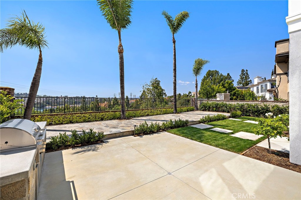 Residential Lease for rent at 22661 Sweetmeadow, Mission Viejo CA featuring 5 beds and 3 baths