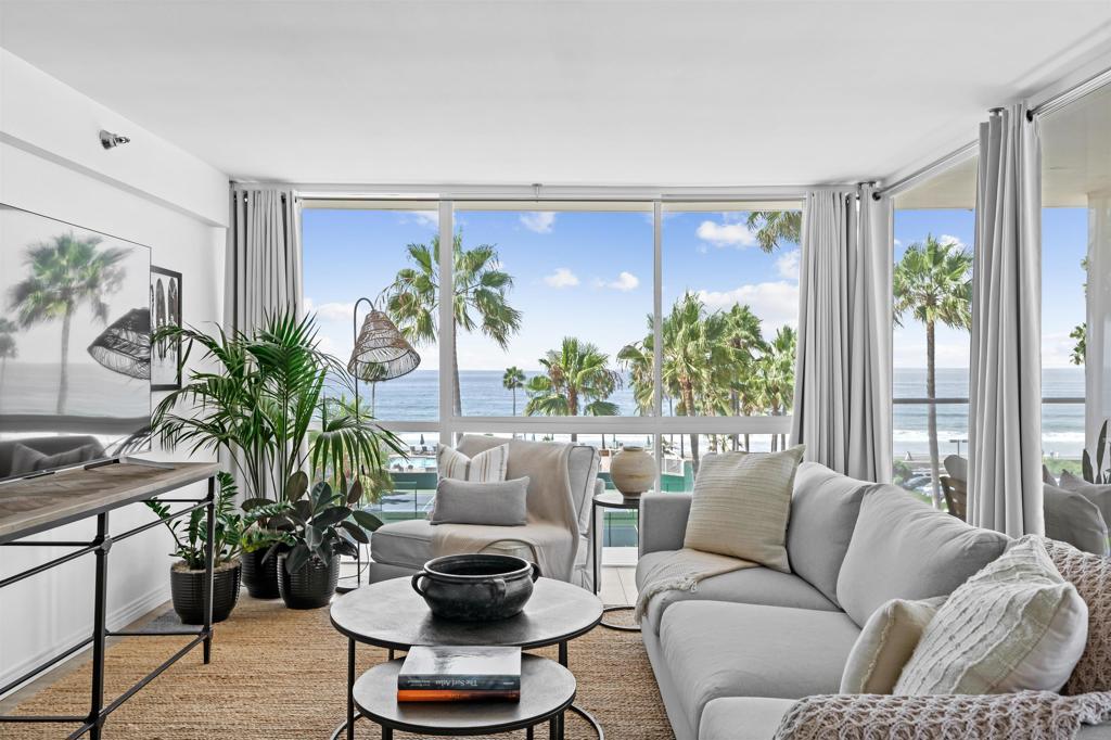Residential Lease for rent at 1810 Avenida del Mundo 307, Coronado, San Diego County CA featuring 2 beds and 2 baths