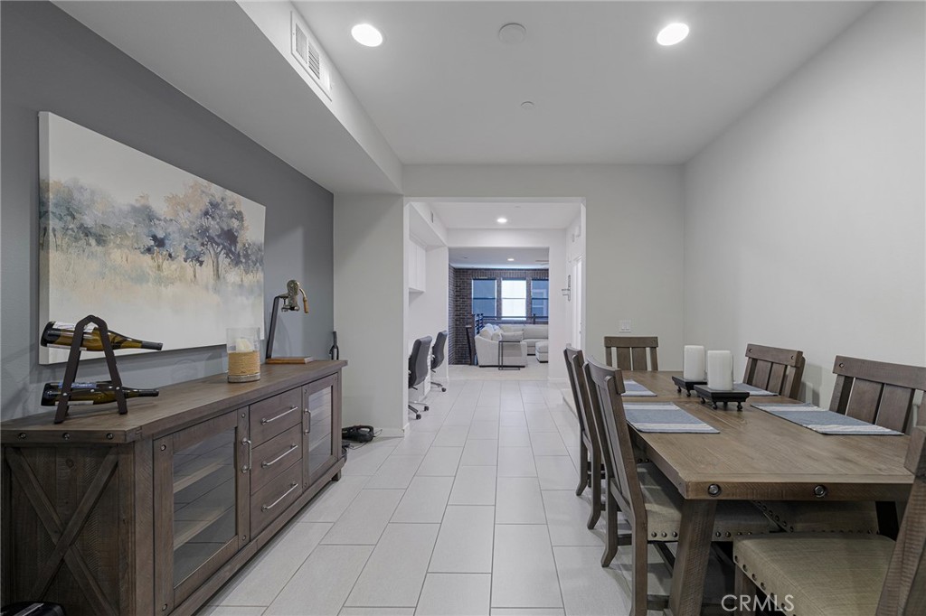 Residential Lease for rent at 4963 Laurel Street C, Montclair, San Bernardino County CA featuring 2 beds and 3 baths