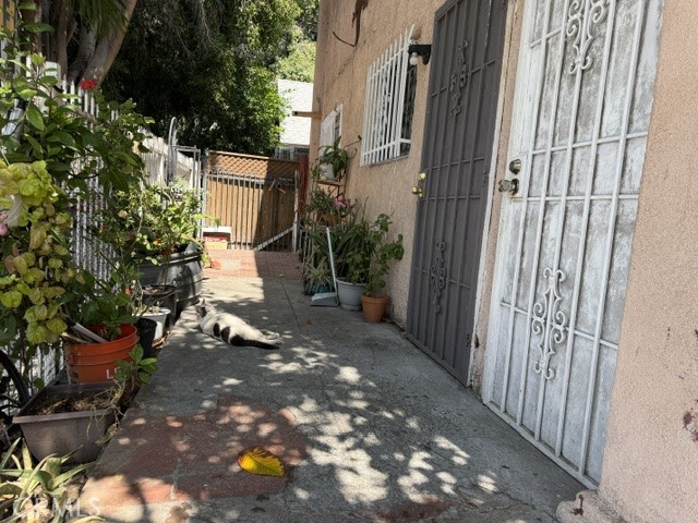 Duplex for sale at 300 E 42nd Place, Los Angeles, CA