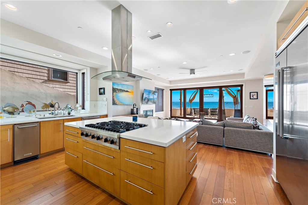 Residential Lease for rent at 31460 Ceanothus Drive, Laguna Beach CA featuring 5 beds and 6 baths