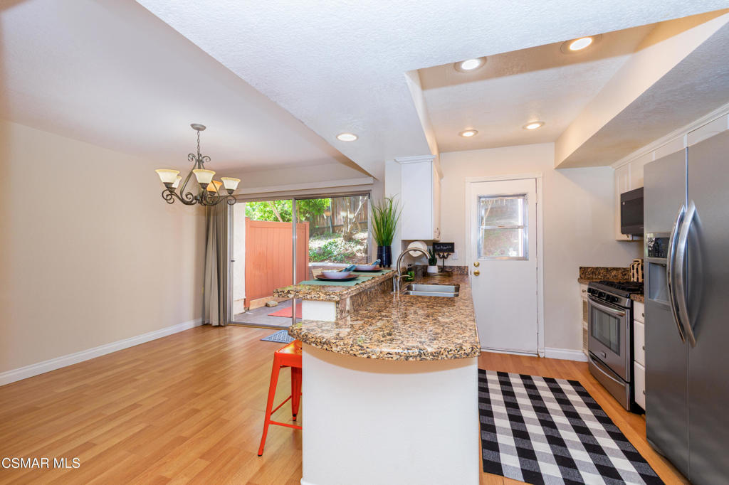 Residential Lease for rent at 27448 Country Glen Road, Agoura Hills CA featuring 2 beds and 2 baths