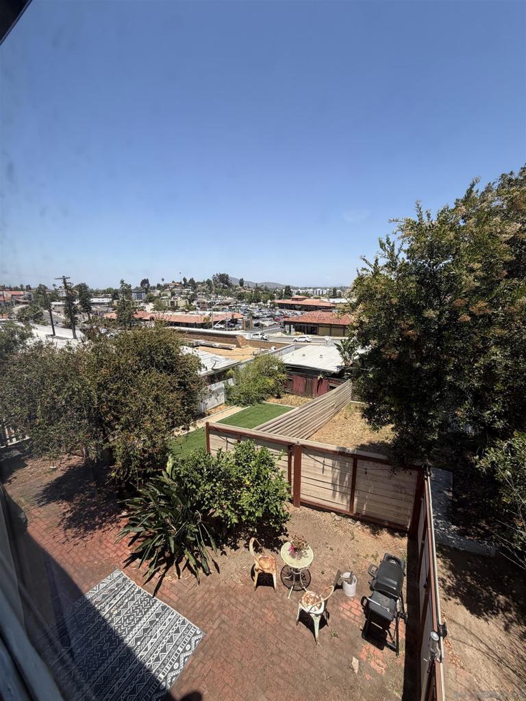 Residential Lease for rent at 8016 Lemon, La Mesa, San Diego County CA featuring 1 bed and 1 bath
