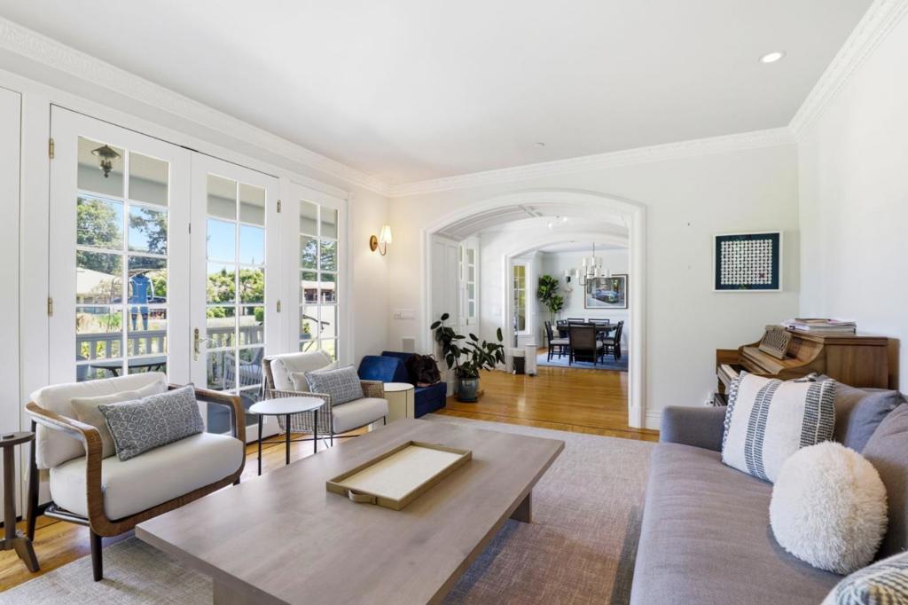 Residential Lease for rent at 300 Sunkist Lane, Los Altos CA featuring 5 beds and 4 baths