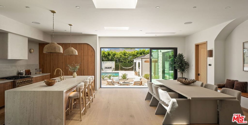 Active for sale at Los Angeles, CA, Los Angeles, CA CA and 5 baths