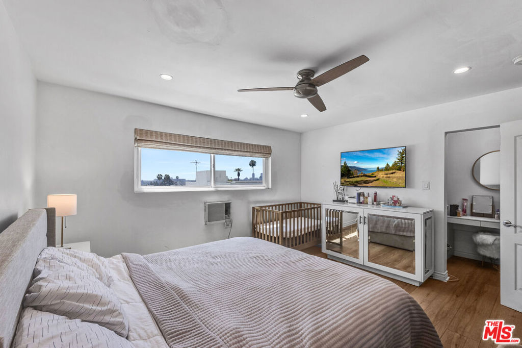 Residential Lease for rent at 960 Larrabee Street 324, West Hollywood, Los Angeles County CA featuring 1 bed and 1 bath