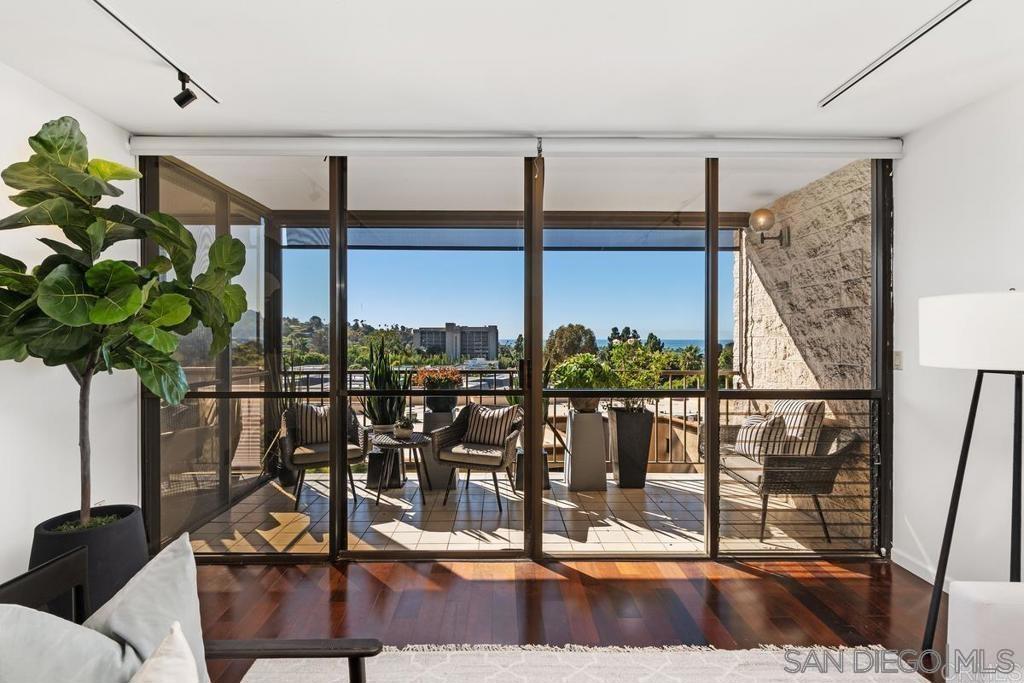 Residential Lease for rent at 2500 Torrey Pines Rd. 402, La Jolla, San Diego County CA featuring 2 beds and 2 baths