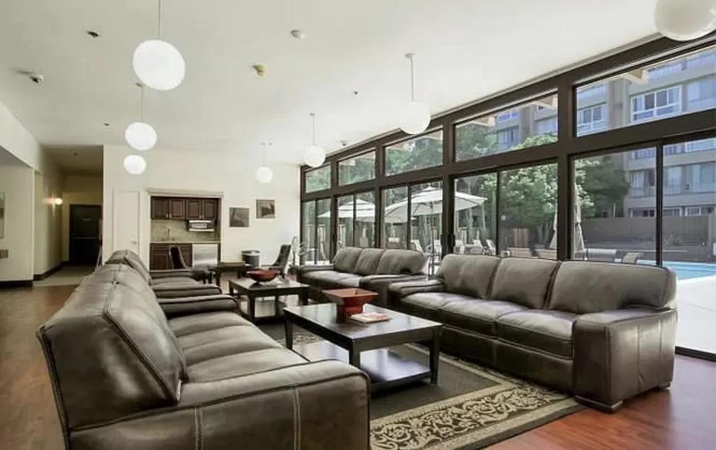 Residential Lease for rent at 1700 Civic Center Drive 607, Santa Clara CA featuring 1 bed and 1 bath