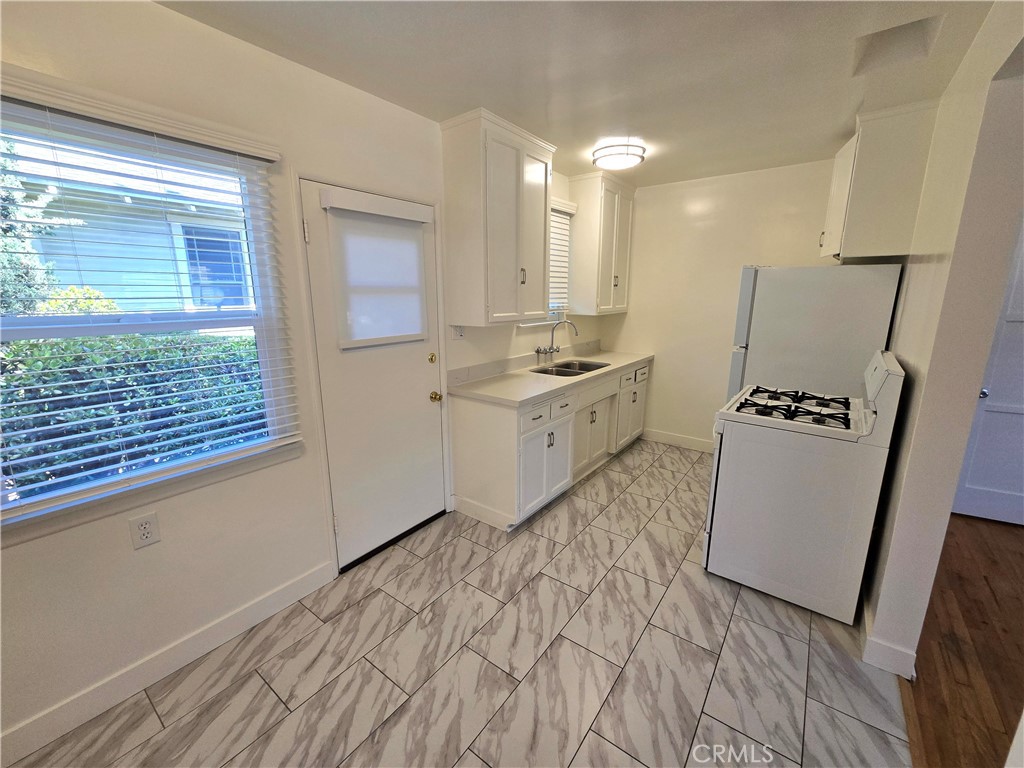 Residential Lease for rent at 119 W Lomita Avenue 2, Glendale, Los Angeles County CA featuring 1 bed and 1 bath