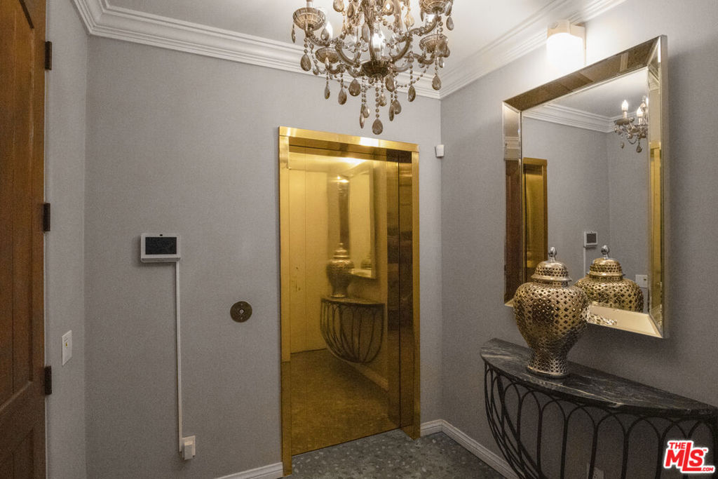 Residential Lease for rent at 10023 Westwanda Drive, Beverly Hills CA featuring 4 beds and 4 baths