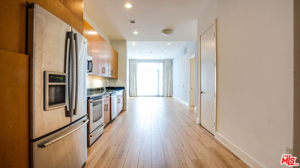 Residential Lease for rent at 3223 W 6Th Street 207, Los Angeles, Los Angeles County CA featuring 1 bed and 2 baths