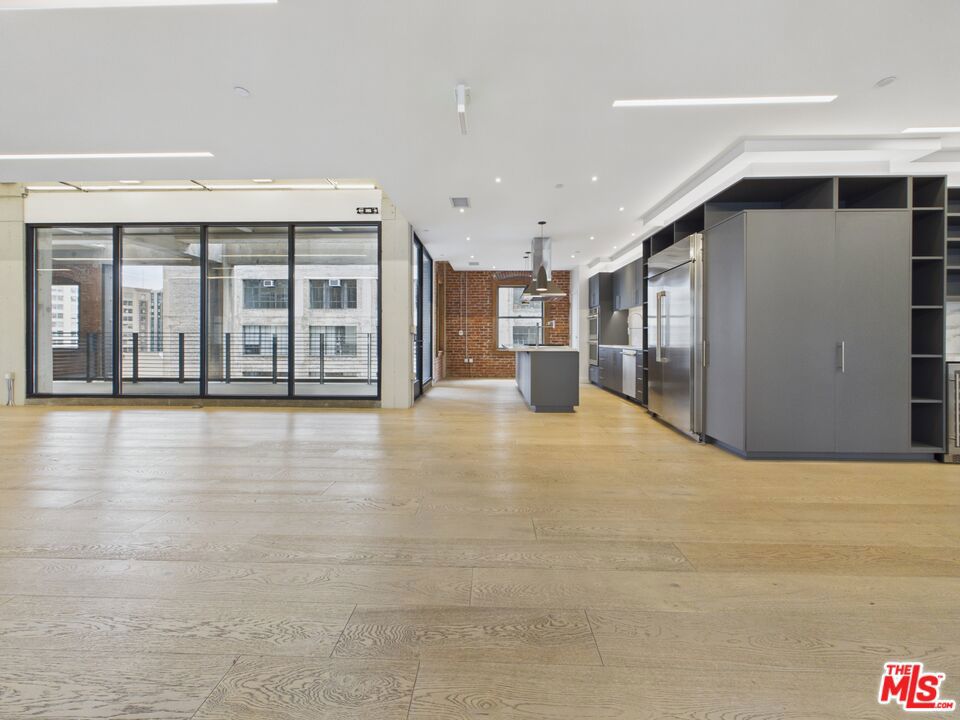 Residential Lease for rent at 808 S Broadway Street 7th Floor, Los Angeles, Los Angeles County CA featuring 2 beds and 3 baths