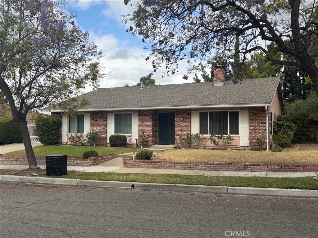 Residential Lease for rent at 2159 Edinboro Avenue, Claremont CA featuring 4 beds and 2 baths