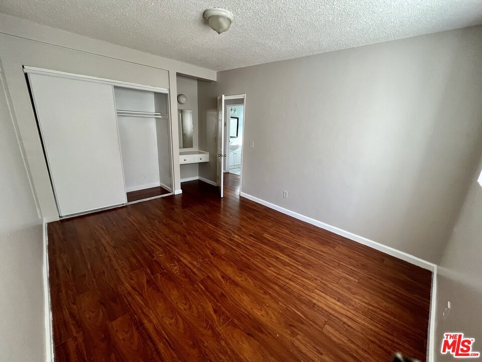 Residential Lease for rent at 1162 ROLLAND CURTIS Place 5, Los Angeles, Los Angeles County CA featuring 2 beds and 1 bath