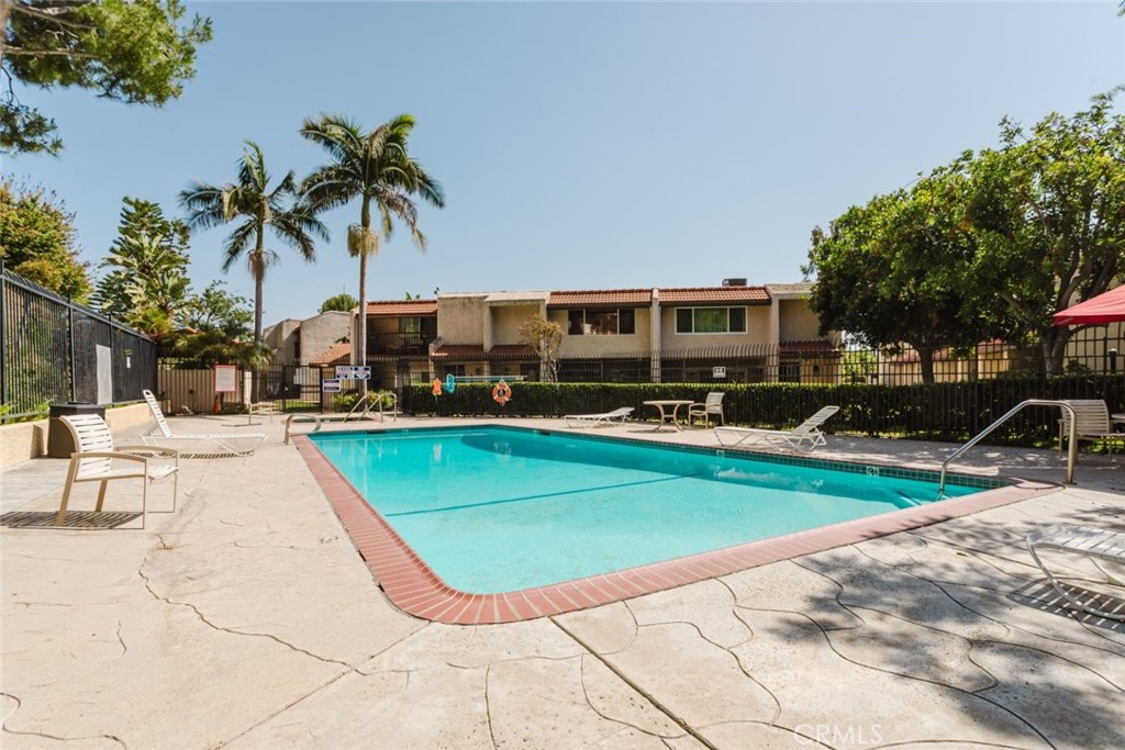 Residential Lease for rent at 8016 Via Verona, Burbank, Los Angeles County CA featuring 2 beds and 3 baths