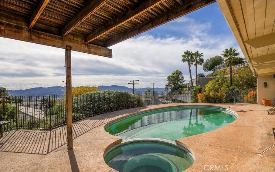 Residential Lease for rent at 1300 Paseo Redondo, Burbank, Los Angeles County CA featuring 3 beds and 2 baths