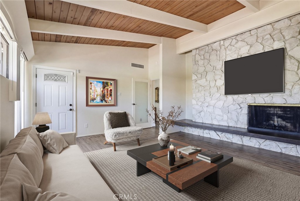 Residential Lease for rent at 6732 Wooster Avenue, Los Angeles, Los Angeles County CA featuring 4 beds and 3 baths