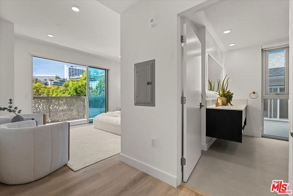 Residential Lease for rent at 1257 N Sweetzer Avenue 202, West Hollywood, Los Angeles County CA featuring 2 beds and 2 baths