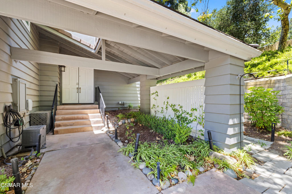 Residential Lease for rent at 1408 View Drive, Westlake Village, Los Angeles County CA featuring 3 beds and 3 baths