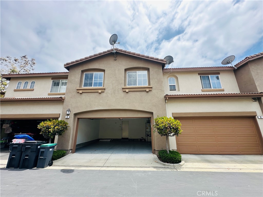 Residential Lease for rent at 6 Weathersfield, Irvine CA featuring 3 beds and 3 baths