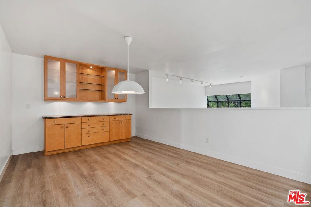 Residential Lease for rent at 3023 BERKELEY Avenue 8, Los Angeles, Los Angeles County CA featuring 3 beds and 3 baths