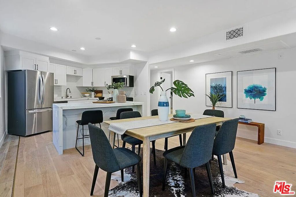 Residential Lease for rent at 842 11th St 1, Santa Monica, Los Angeles County CA featuring 2 beds and 3 baths