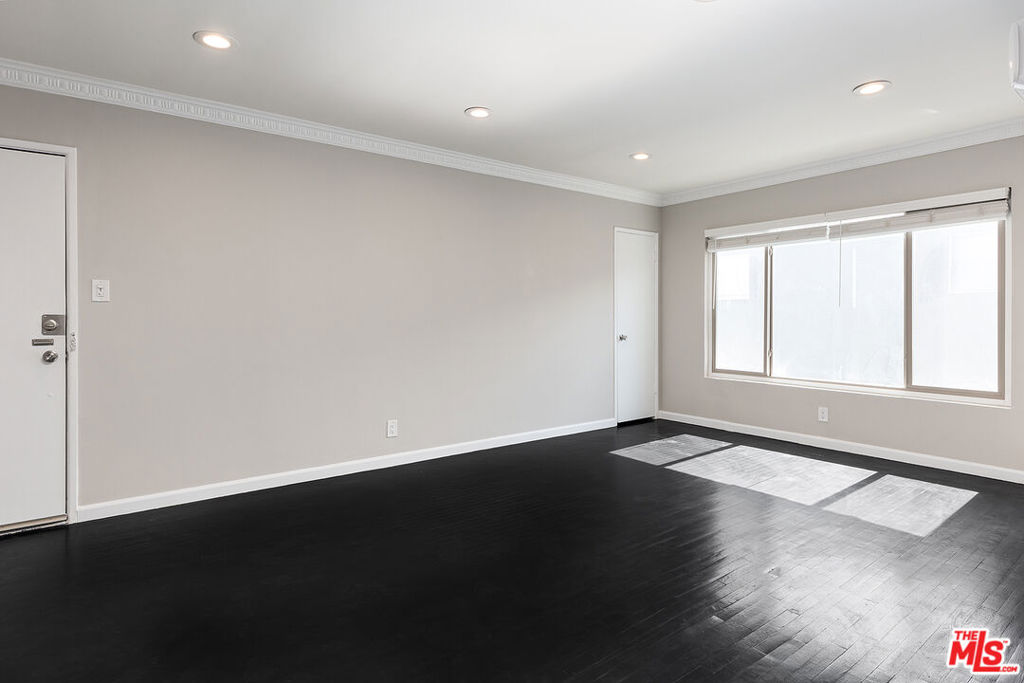 Residential Lease for rent at 925 N Curson Avenue 7, West Hollywood, Los Angeles County CA featuring 1 bed and 1 bath