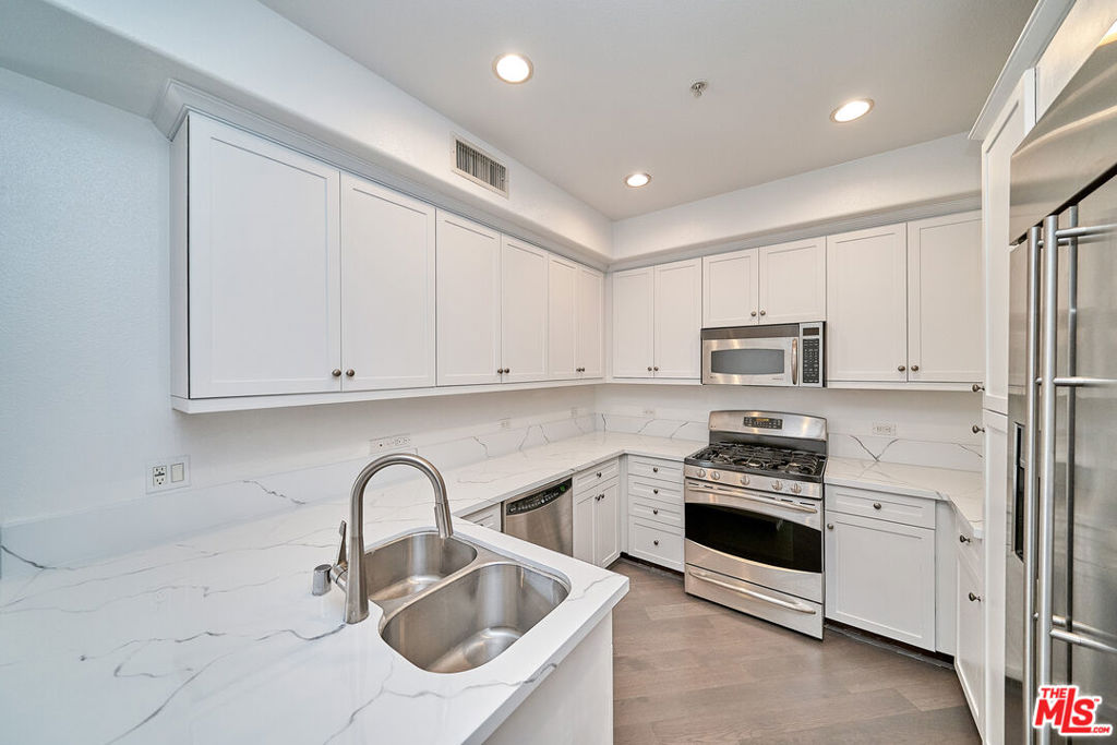 Residential Lease for rent at 629 Traction Avenue 103, Los Angeles, Los Angeles County CA featuring 1 bed and 1 bath