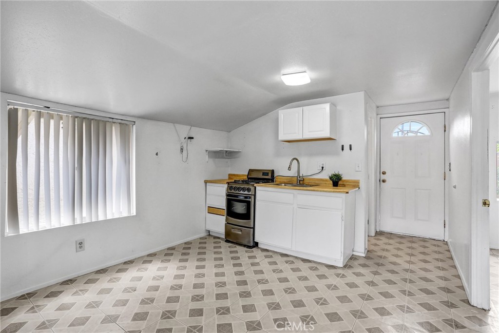 Residential Lease for rent at 3515 S Forecastle, West Covina, Los Angeles County CA featuring 1 bed and 1 bath