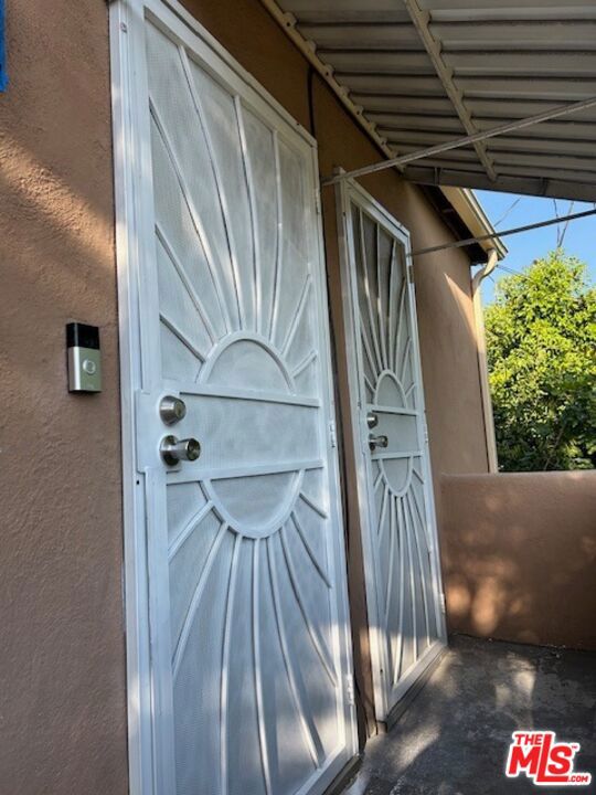 Residential Lease for rent at 536 1/2 State Street, Glendale, Los Angeles County CA featuring 2 beds and 1 bath