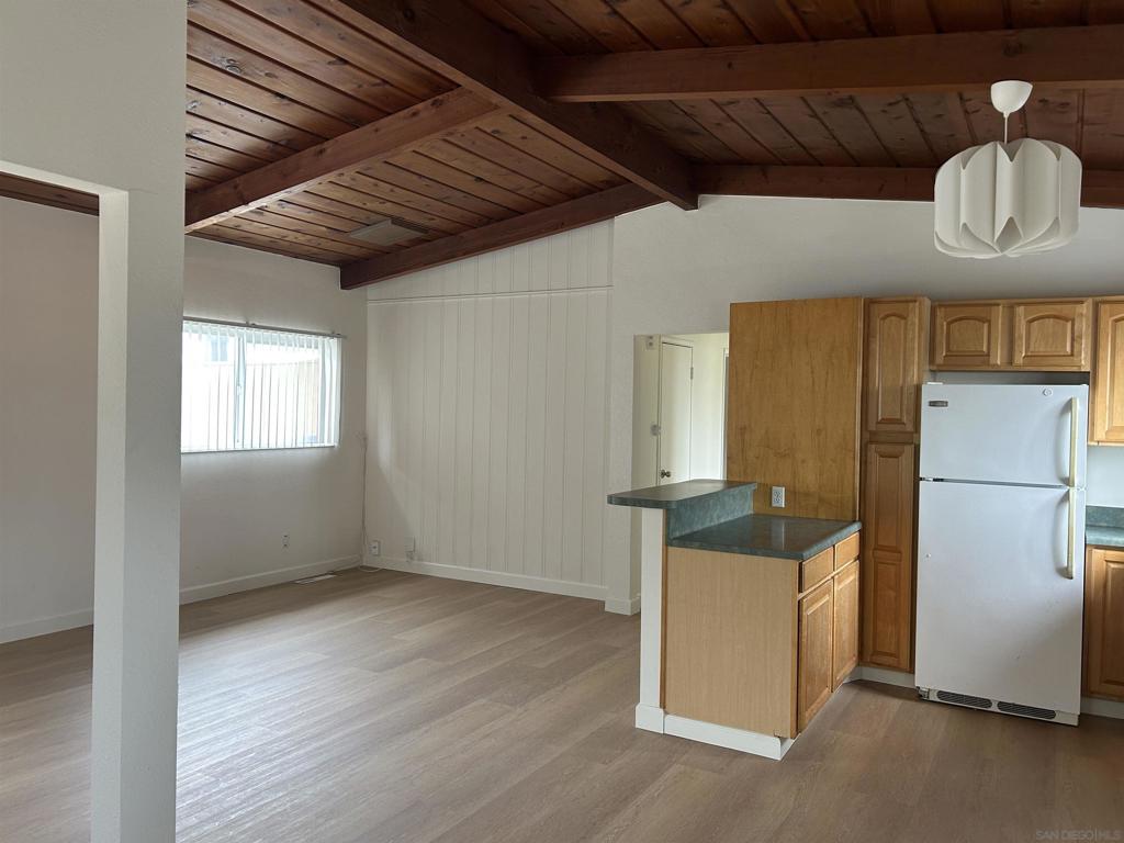 Residential Lease for rent at 242 S Helix Ave, Solana Beach, San Diego County CA featuring 2 beds and 1 bath