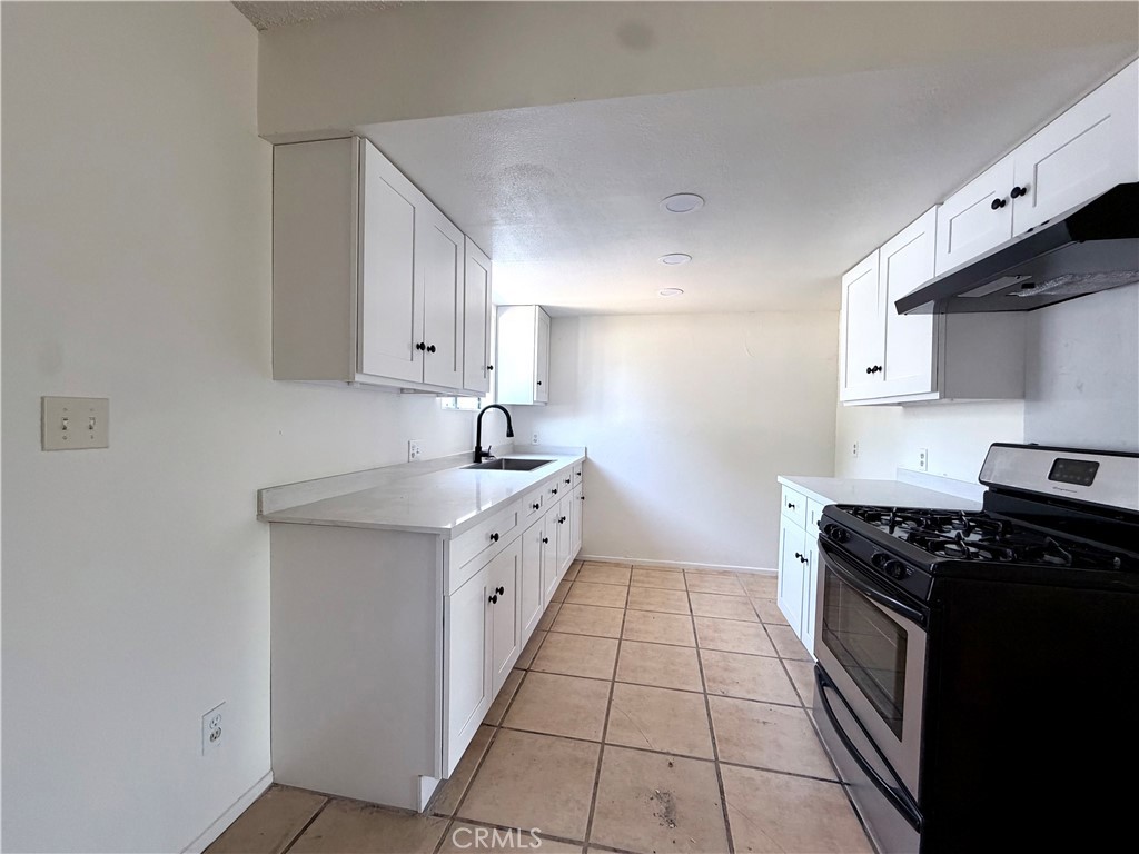 Residential Lease for rent at 122 Mayflower Avenue A, Monrovia, Los Angeles County CA featuring 2 beds and 2 baths