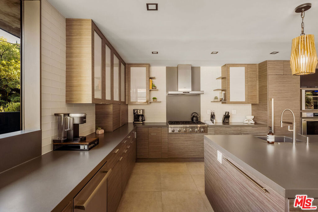 Residential Lease for rent at 9991 Liebe Drive, Beverly Hills, Los Angeles County CA featuring 6 beds and 7 baths
