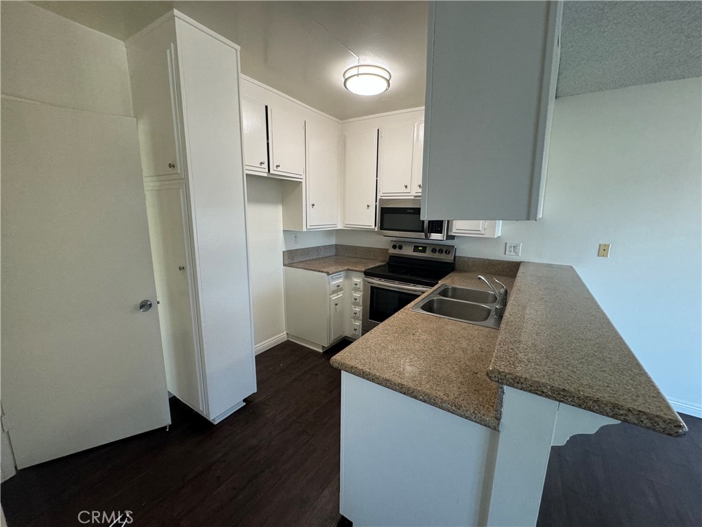 Residential Lease for rent at 3649 Emerald Street 220, Torrance, Los Angeles County CA and 1 bath