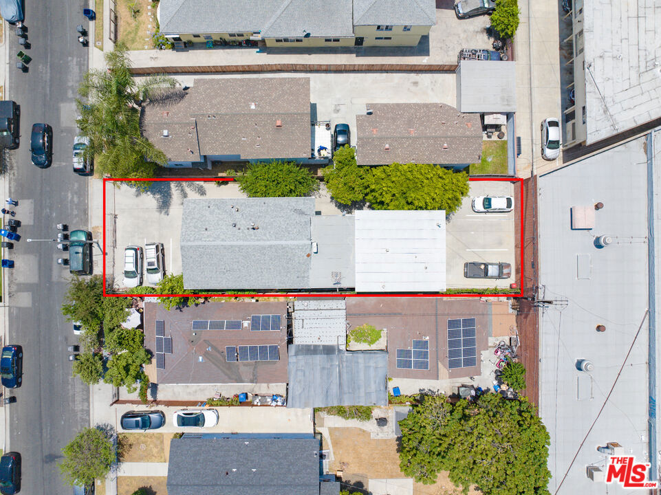 Residential Income for sale at 2037 S Burnside Avenue, Los Angeles, CA featuring 7 beds and 4 baths