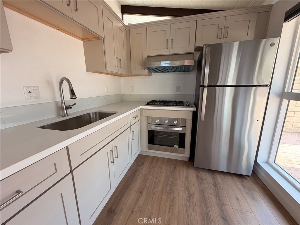 Residential Lease for rent at 3035 A Lees, Long Beach, Los Angeles County CA featuring 1 bed and 1 bath